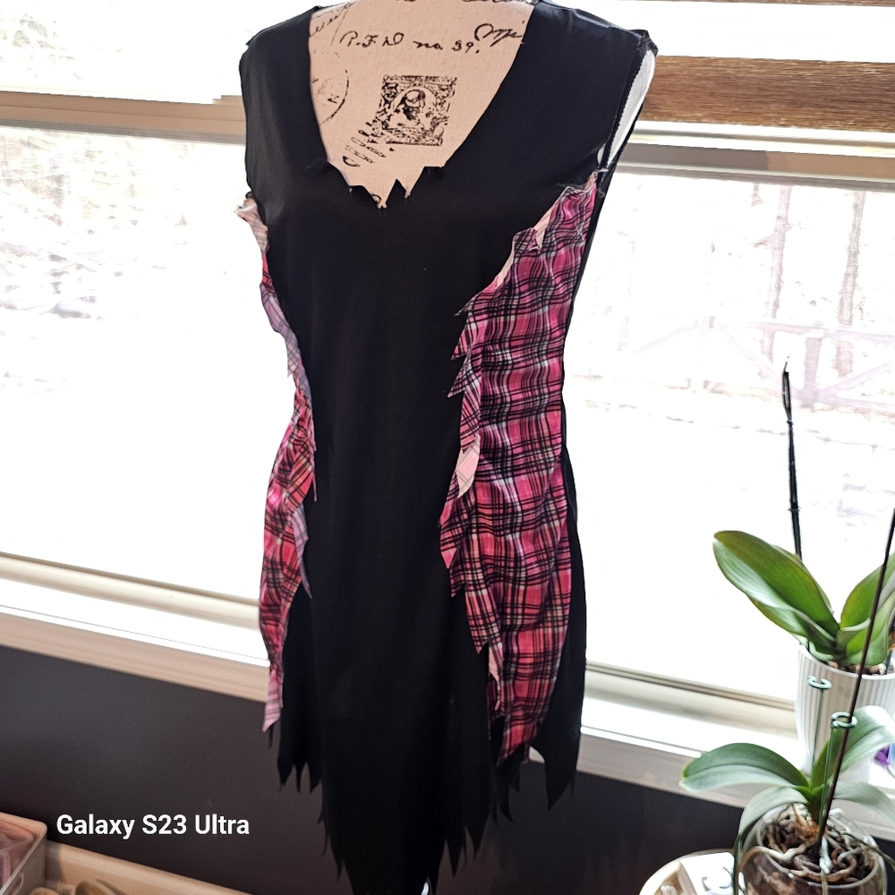 Red and Black She Wolf Costume Size Large - Picture 5 of 8